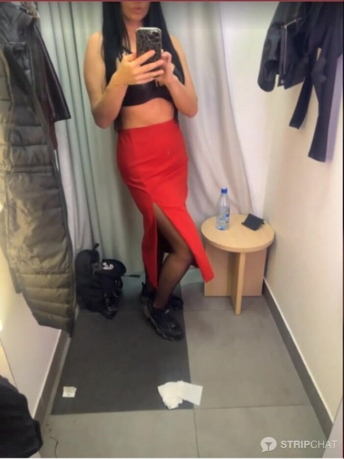 CrazzyChicks naked in dressingroom