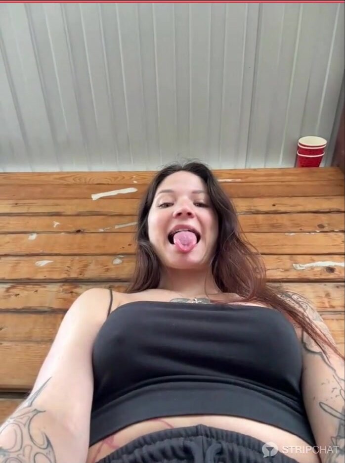couple suck in toilette
