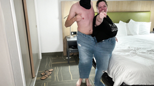AMAZON AMANDA buttdrop face bouncing  Jeans Size Compar