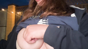 girl show tits