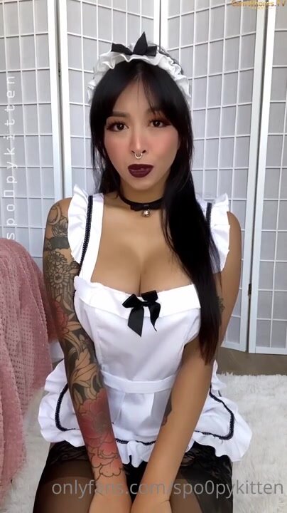 hot slutty maid cosplay girl camshow