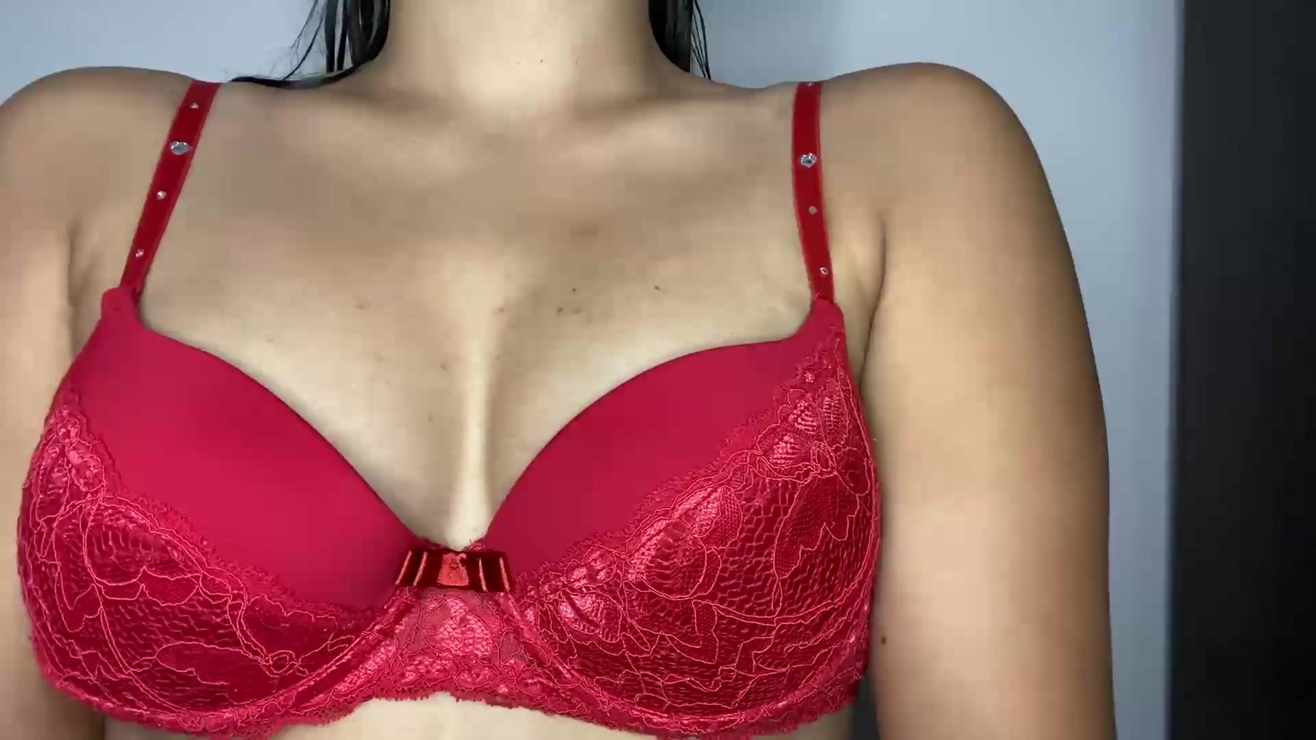 RED BRA WITH SHAKE BOOBS