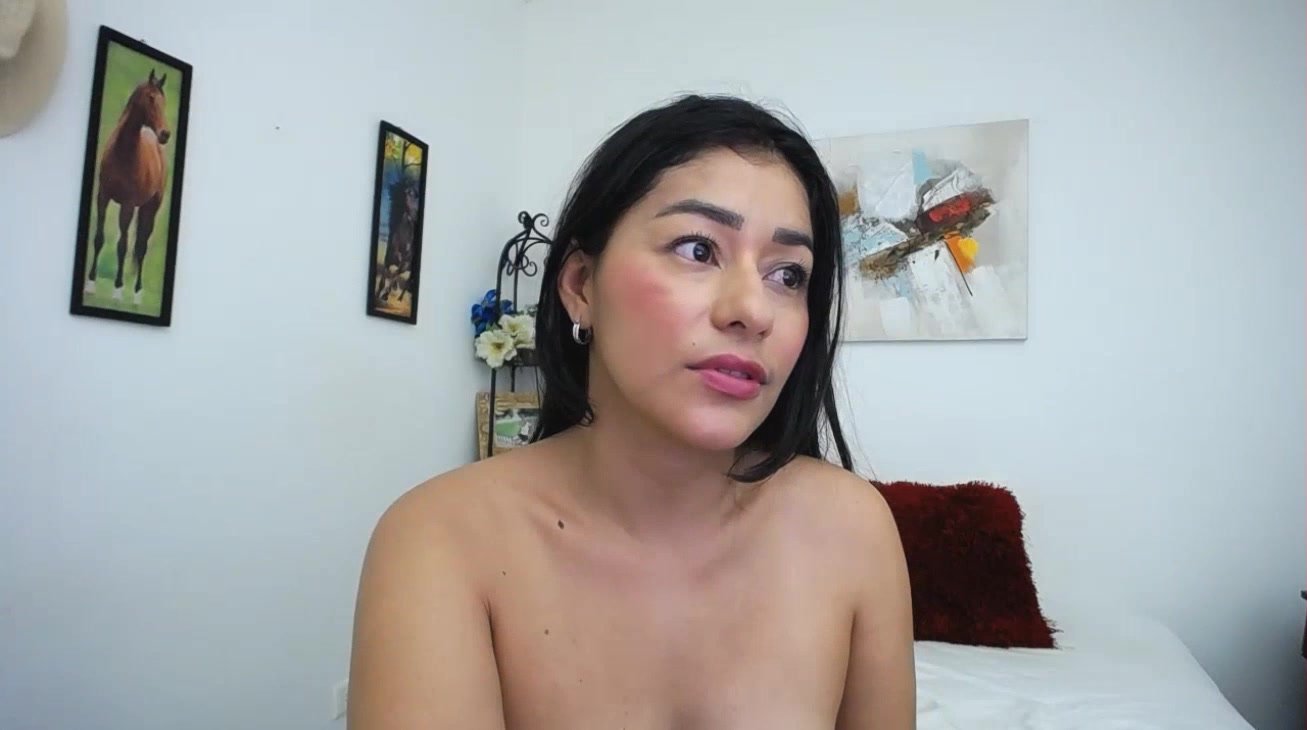 Colombian showed her tits